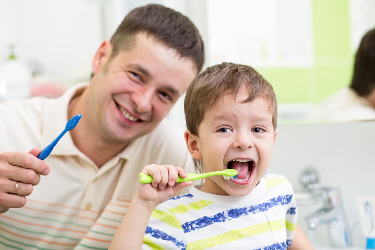 Cepillar los dientes de leche con la técnica de Stillman y otros tips de salud bucal en niños