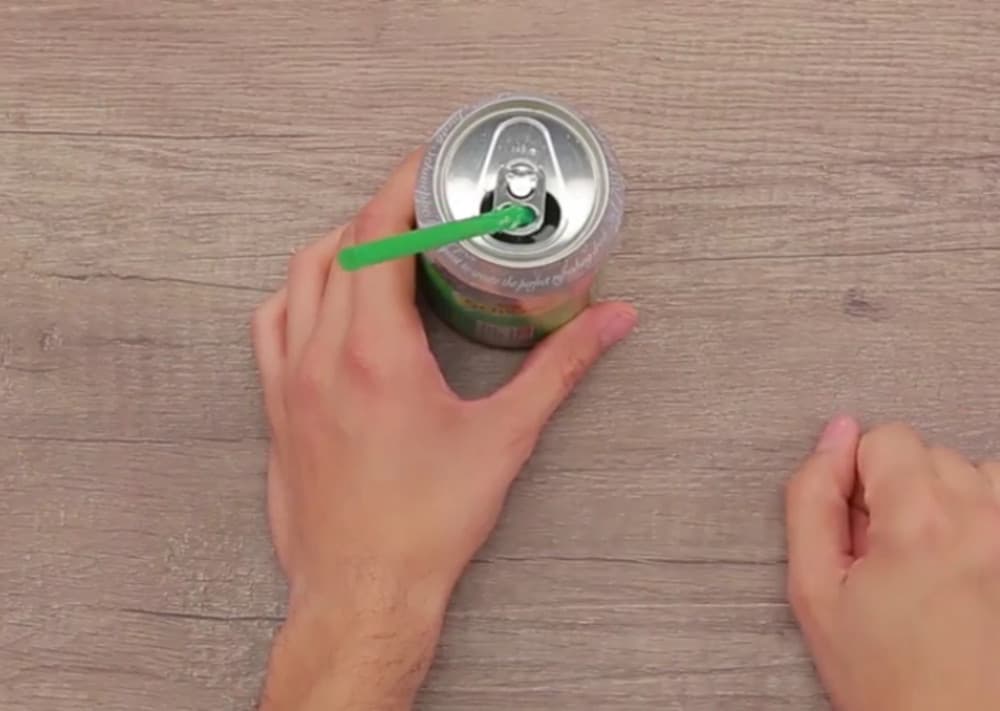 La forma exacta de cortar el toblerone y usar el popote: 8 hacks que van a iluminar tu día