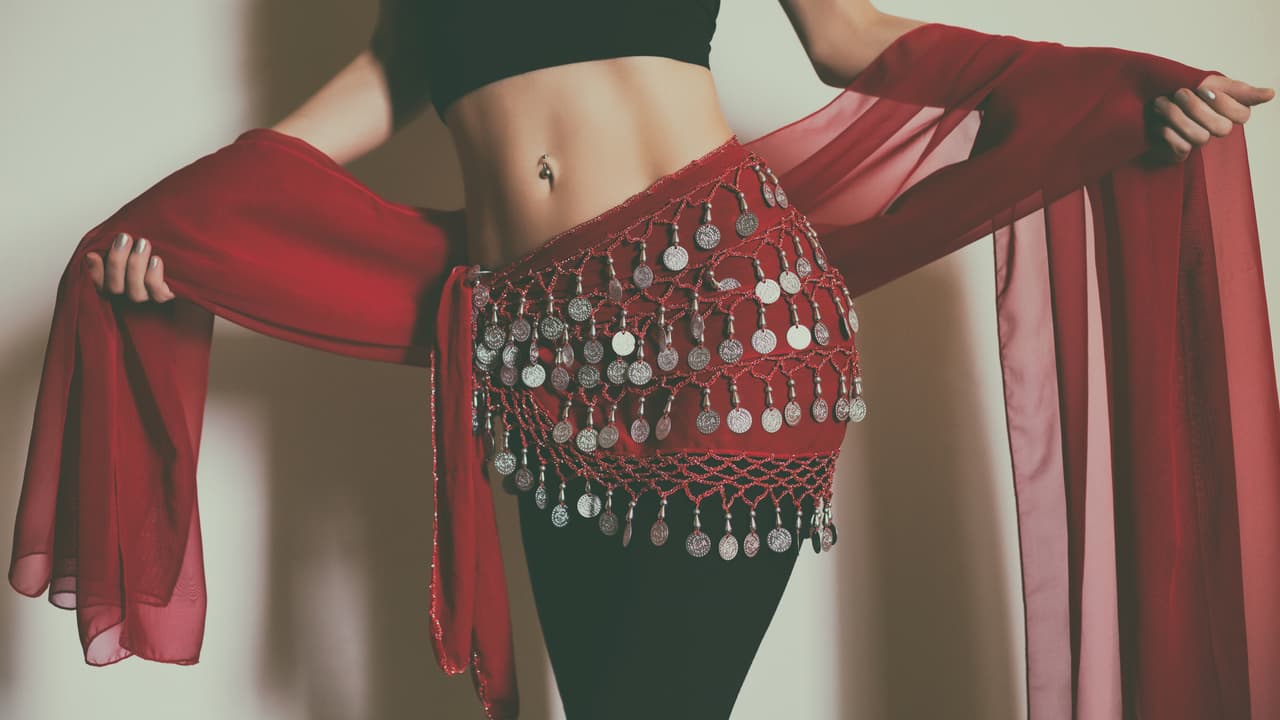 Cinturita de avispa sin morir en el gimnasio: esta rutina de Belly Dance te la dará