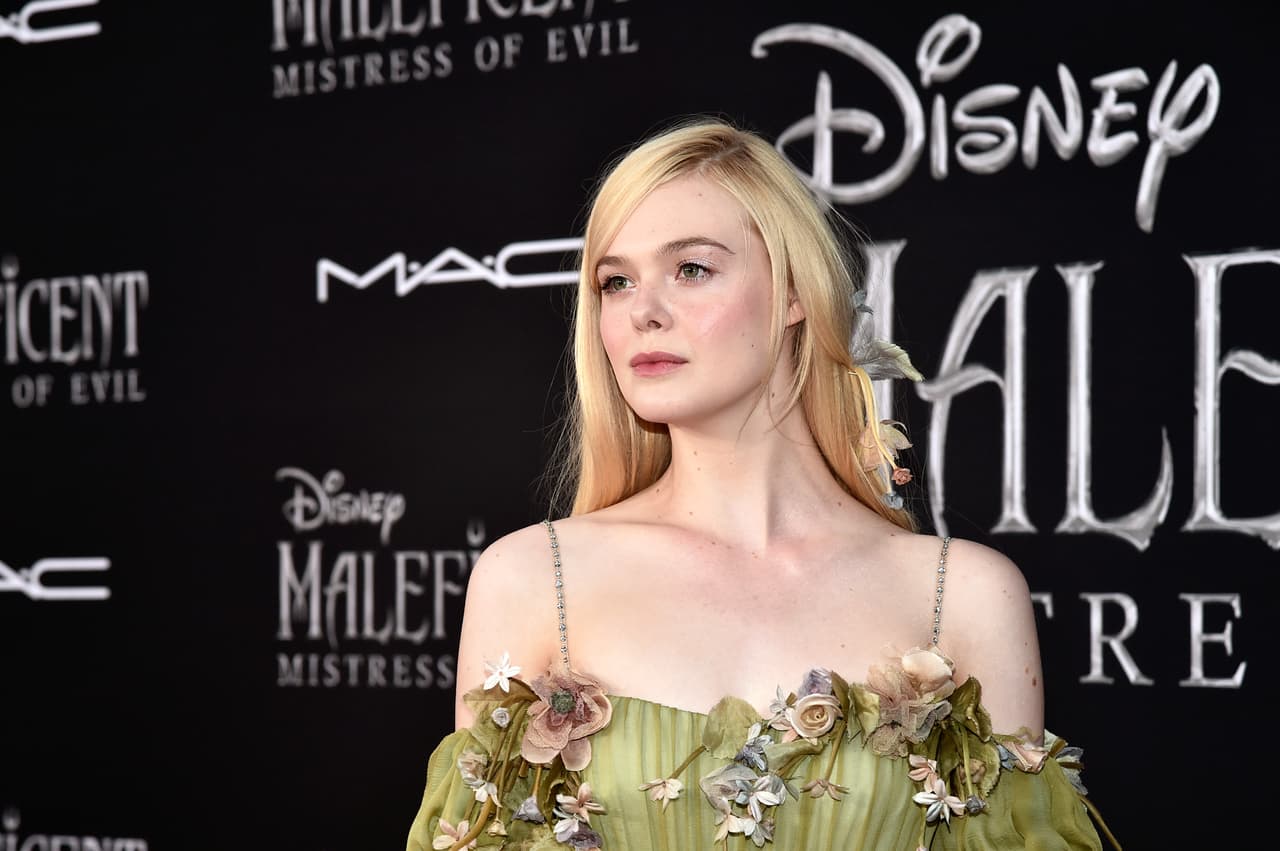 Elle Fanning se despidió del cabello largo y lució un bob que es el preferido del 2020