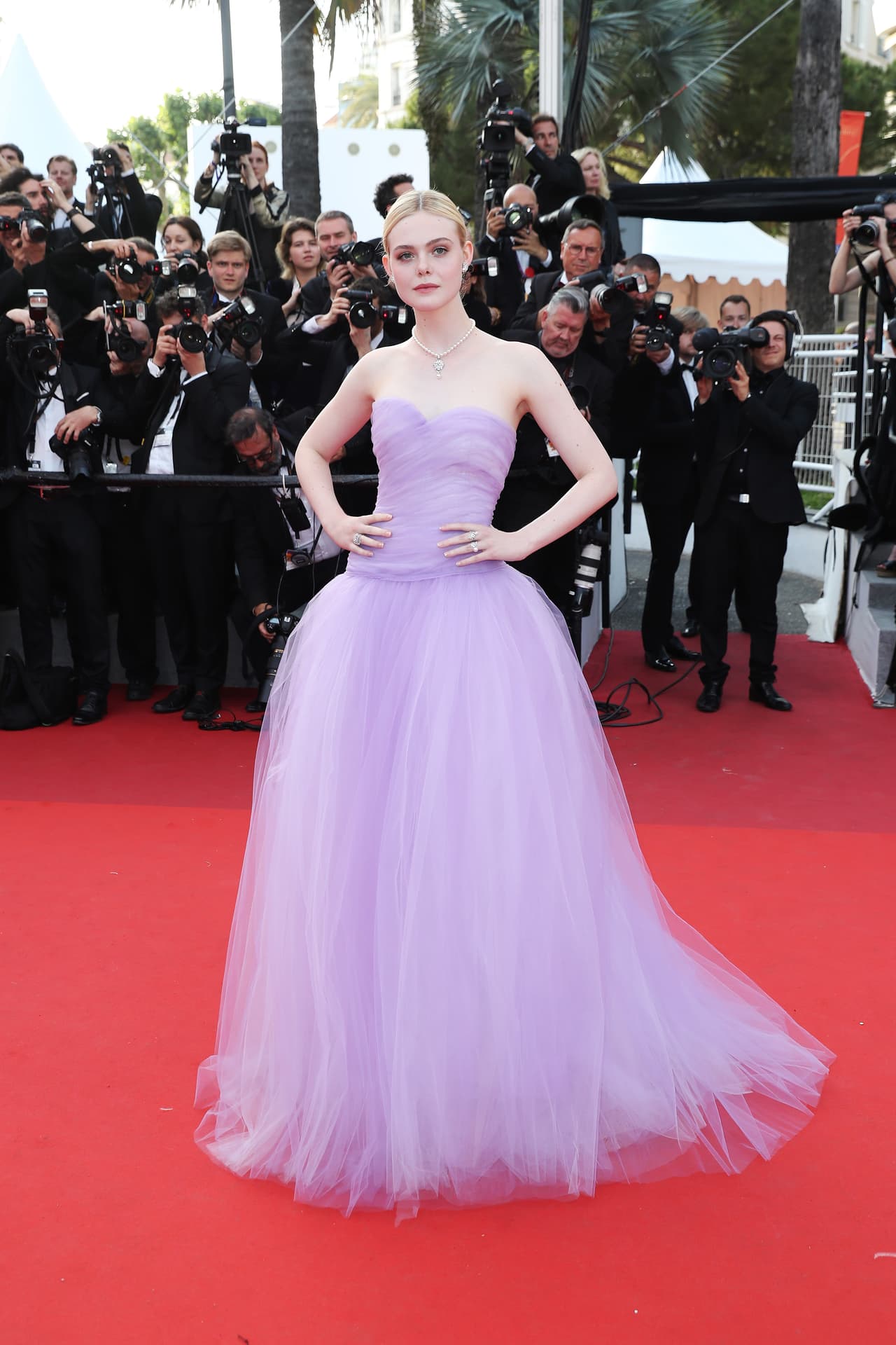 Elle Fanning es la princesa Disney más retro y sus nuevas fotos lo demuestran