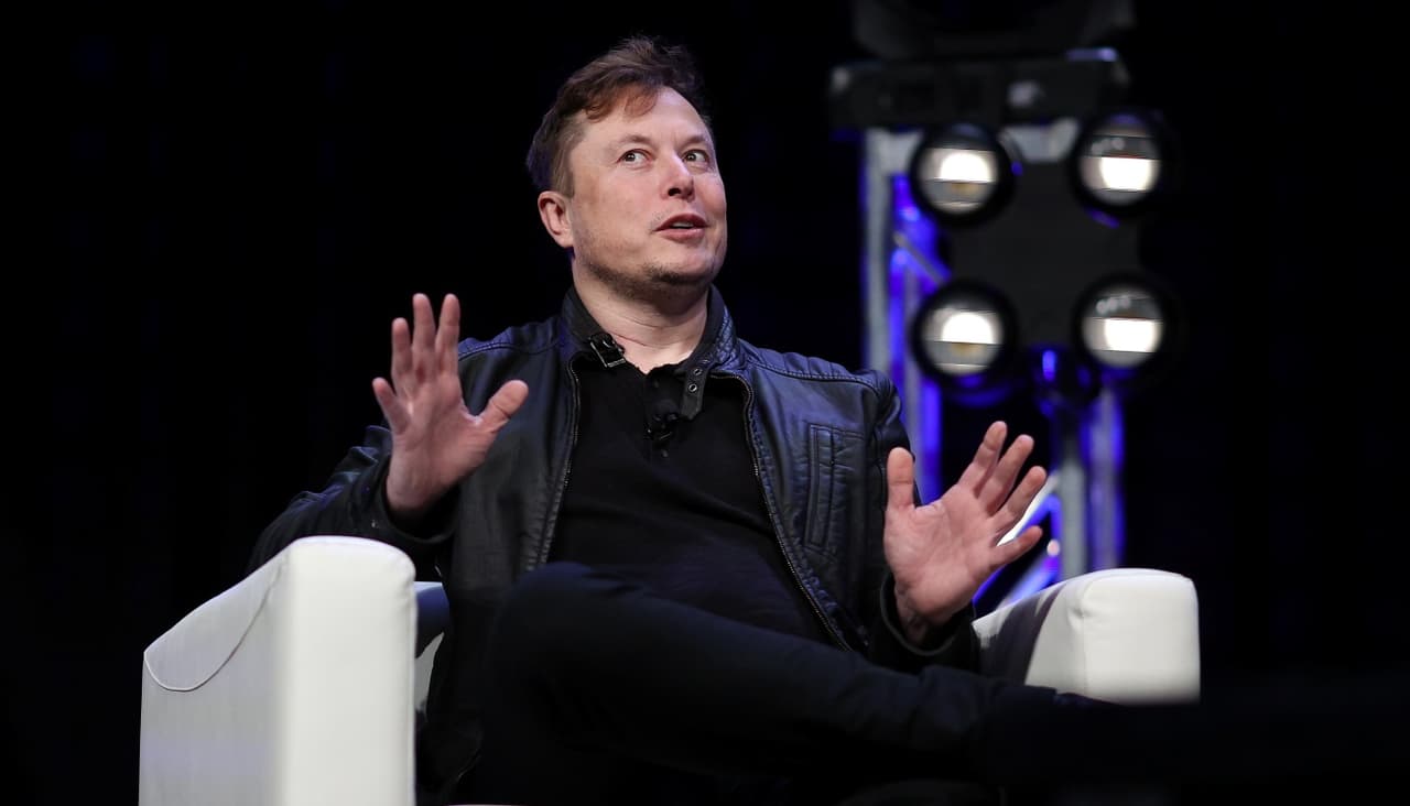 Elon Musk dijo que las pirámides de Egipto fueron construidas por aliens y el gobierno le respondió