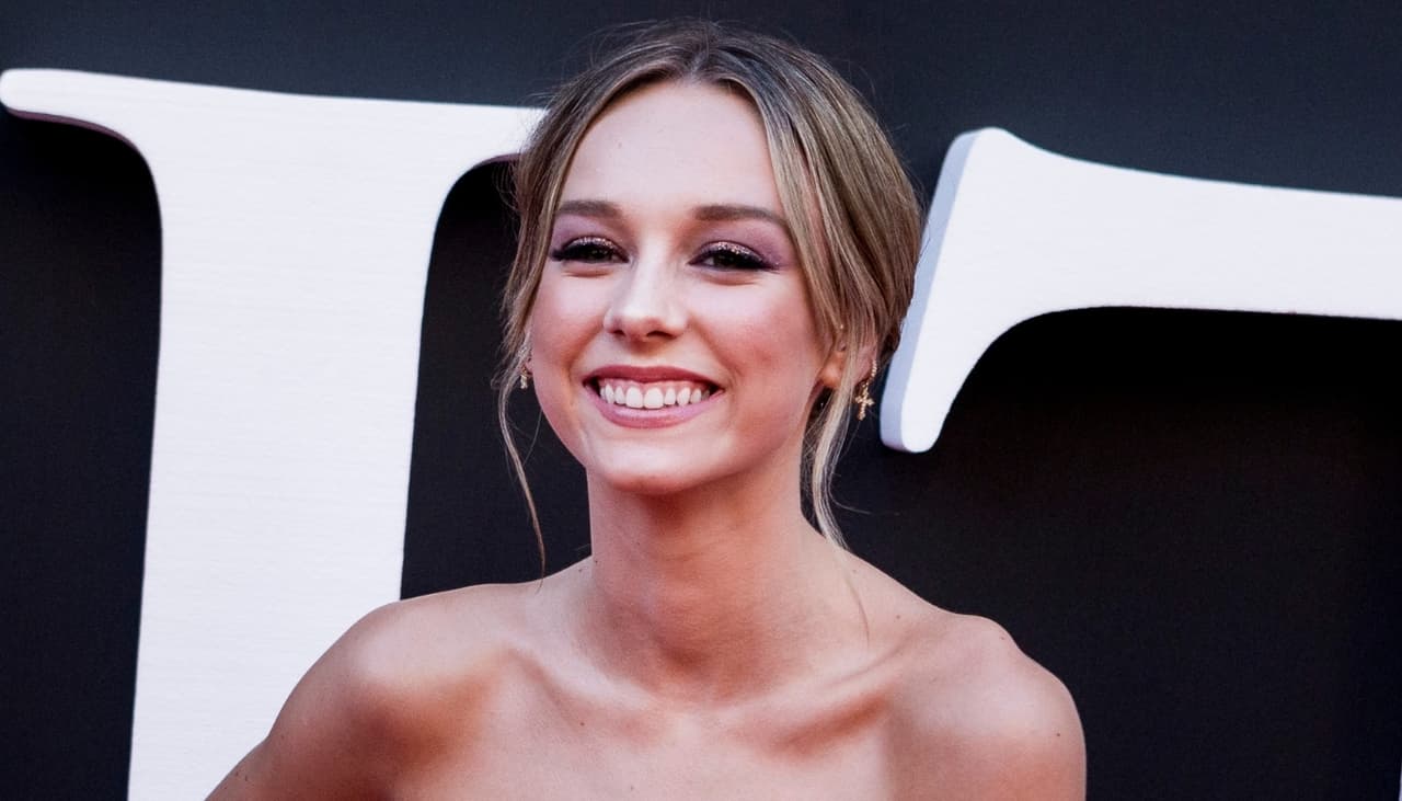 El problema no es si Ester Expósito se operó, el problema son las críticas hacia su cuerpo