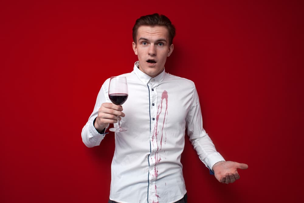 ¿Derramaste vino en tu camisa? Elimina todas las manchas de comida con 7 hacks