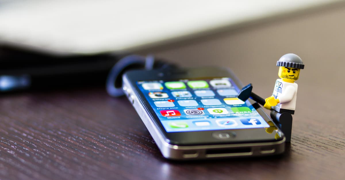 Ingeniero de Google demuestra que puede espiarte a través de la cámara de tu iPhone