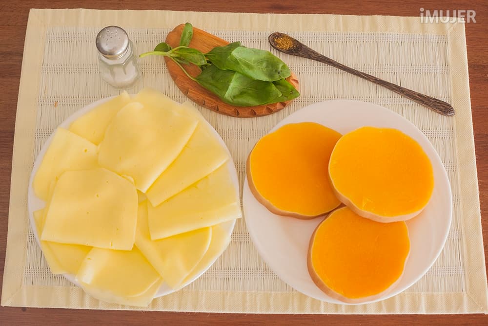 Simple entrada de calabacin, mozzarella y albahaca