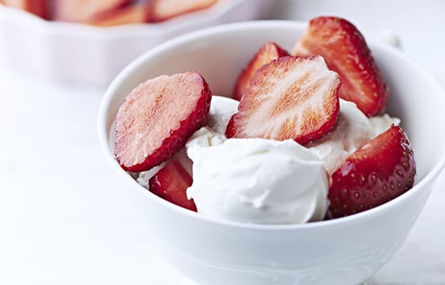 9 tentadores postres con fresas que te harán agua la boca