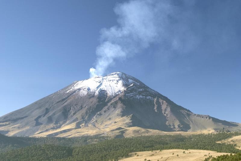 De la que nos salvamos: video muestra cómo un meteorito casi impacta el Popocatépetl
