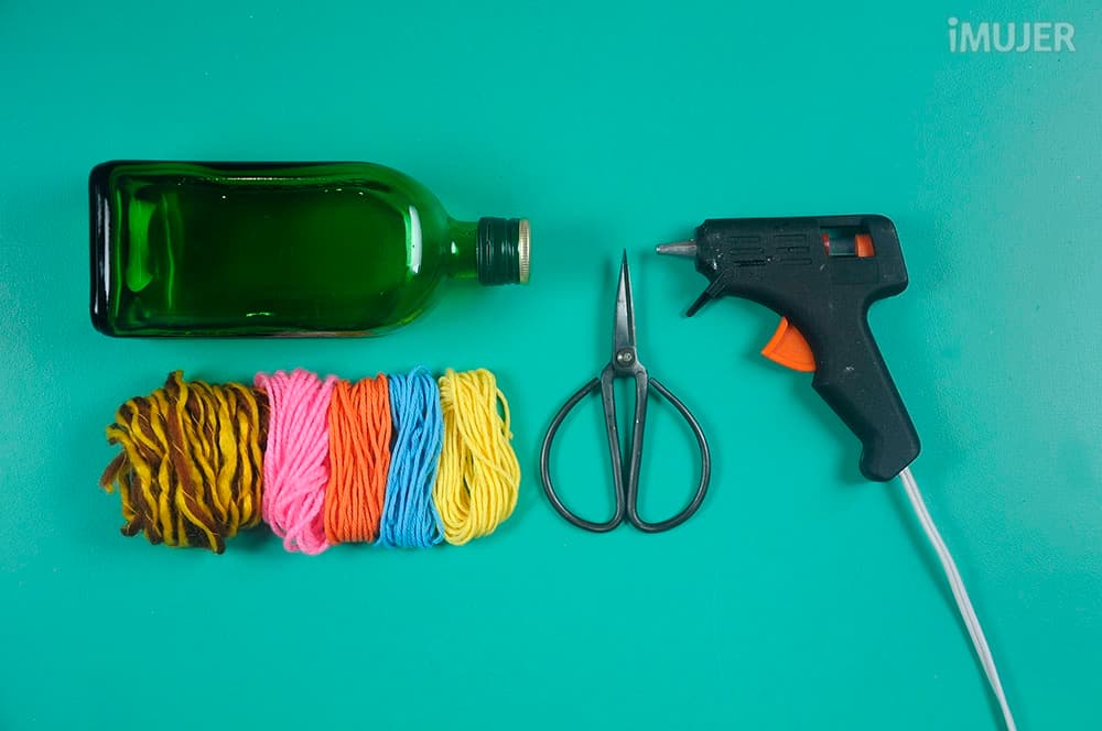 Haz un precioso adorno con una botella de vidrio