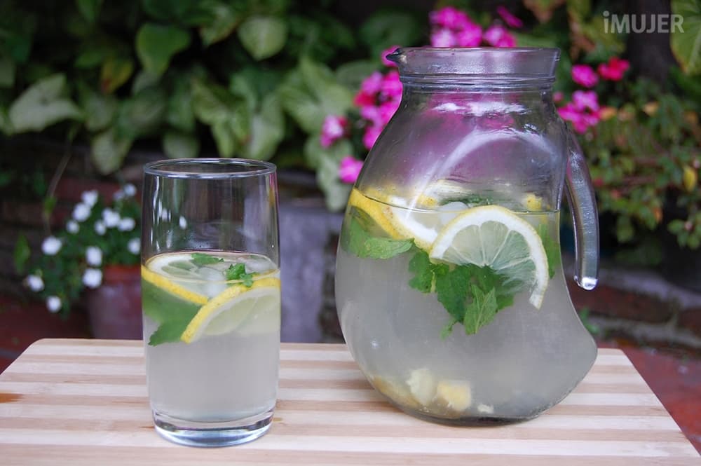 7 formas de hacer que el agua sepa mejor