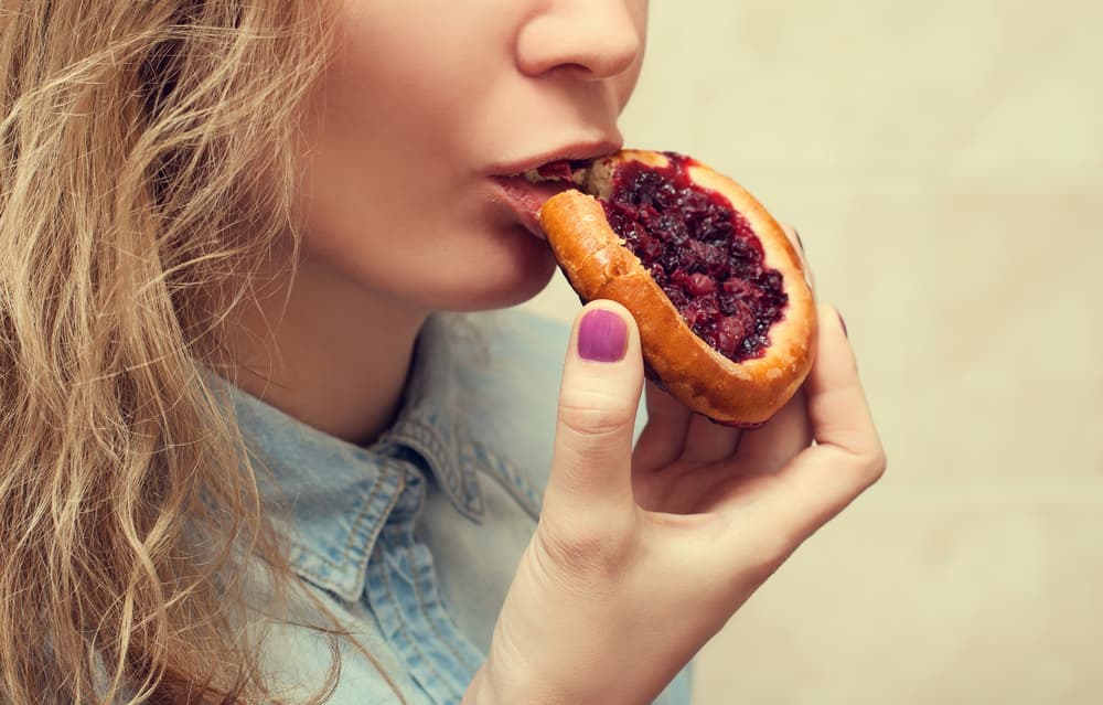 ¿Quieres lucir más joven? Estos 9 alimentos te lo están impidiendo