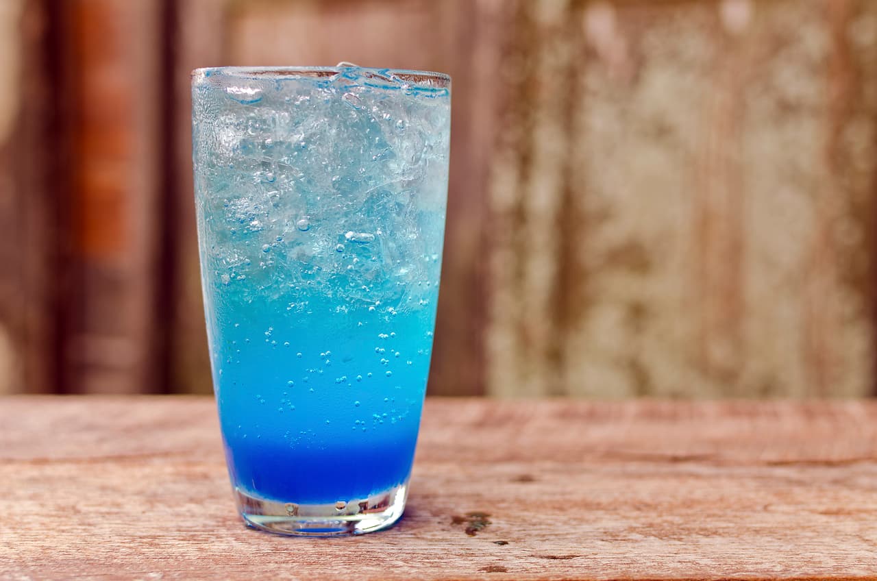 Cómo hacer limonada azul en casa