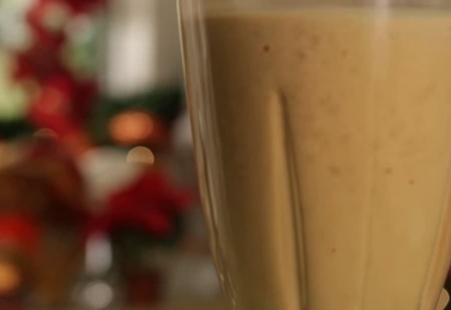 ¿Te toca cocinar? Prepara rollos de pollo, jamón y queso en crema de chipotle