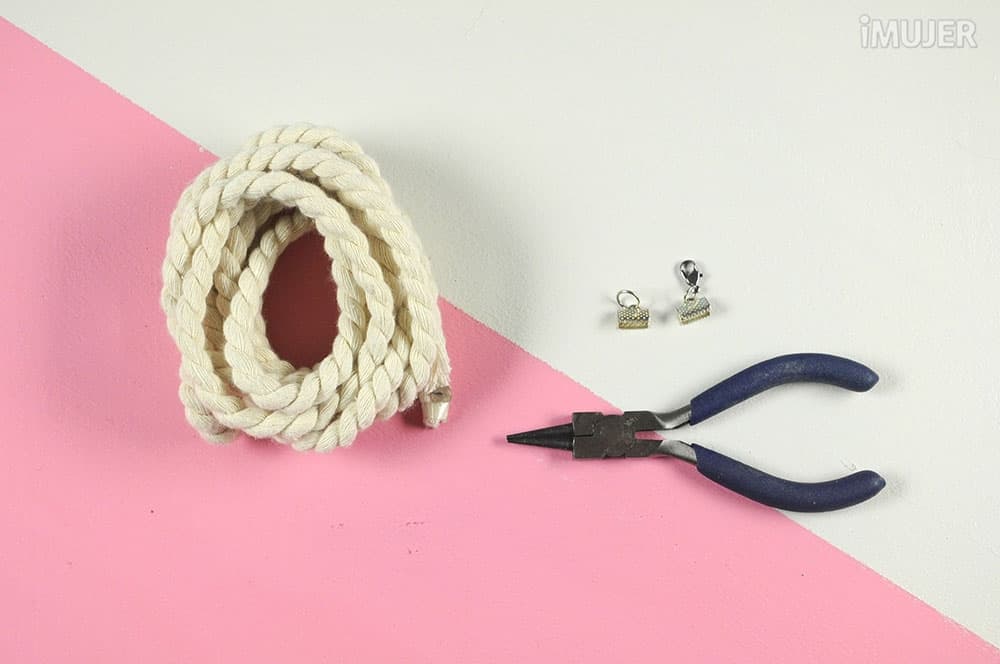 Aprende a hacer un delicado brazalete con nudos