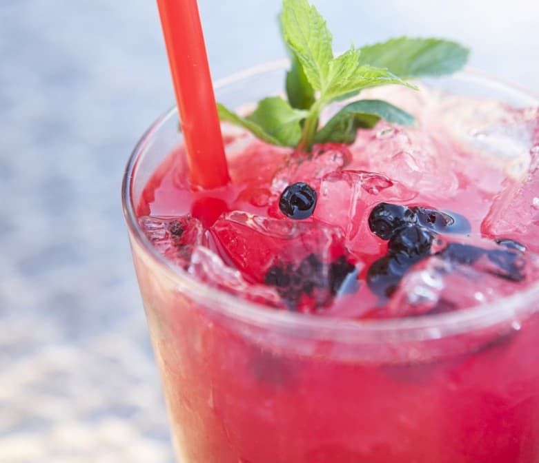 Aprende a hacer el mejor mojito de arándanos que puedas imaginar