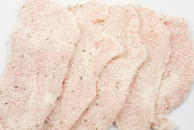 Oh, Oh... Es posible que estés empanando mal el pollo Esta es la manera correcta. ¡MIRA!