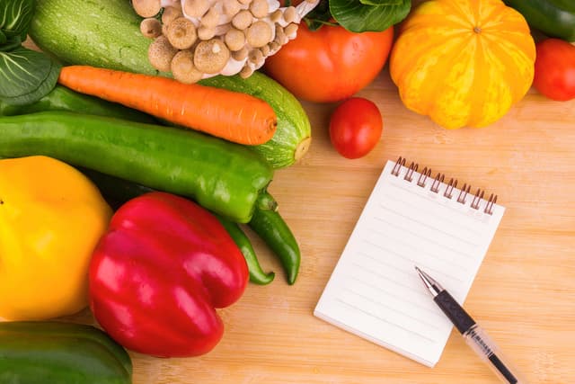 Crea tu ensalada perfecta para llevar al trabajo en 6 pasos fáciles