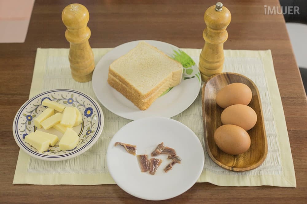 Deliciosa cazuela de huevos con anchoas