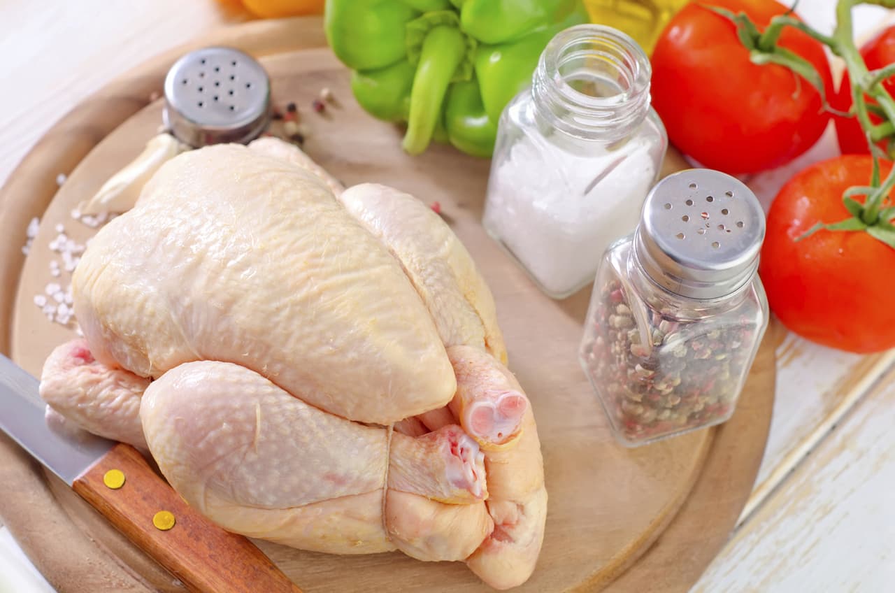 Lavar el pollo es uno de los peores errores que has aprendido en la cocina