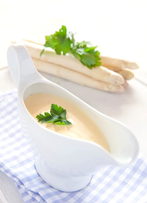 Espárragos con salsa holandesa