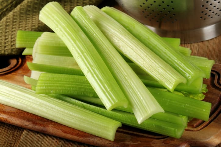 ¡Alto! Si haces esto es señal de que estas bebiendo mal el agua