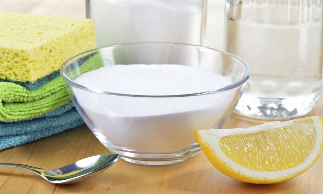 Tu cocina lucirá irreconocible: hacks con bicarbonato para acabar con la suciedad y el olor