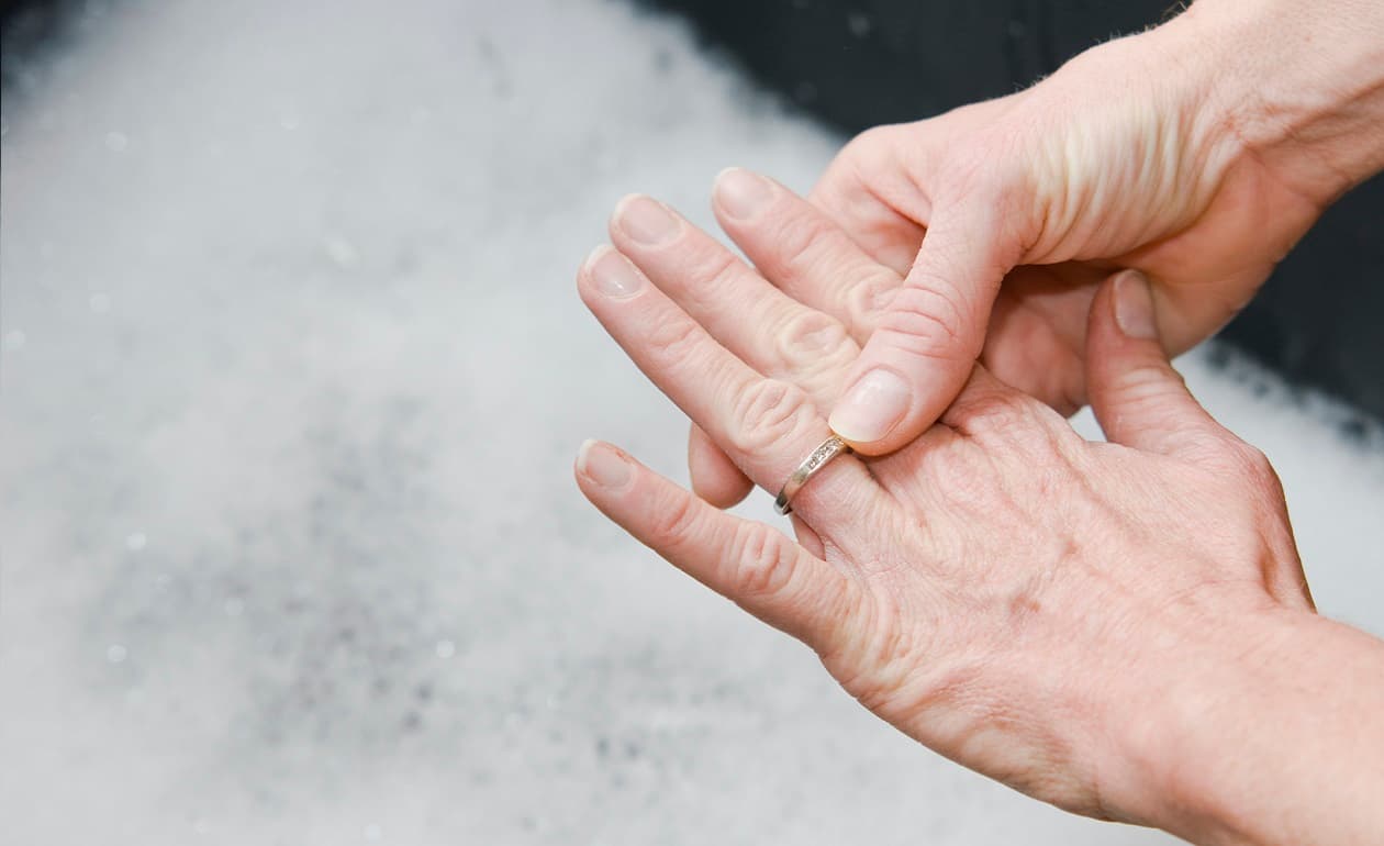Cómo limpiar anillos de plata