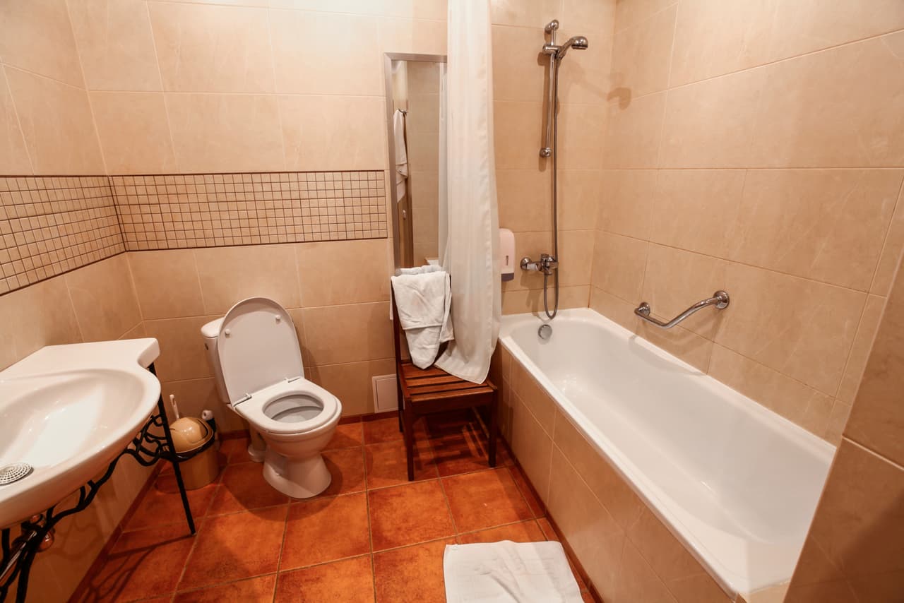 Limpia el inodoro diariamente