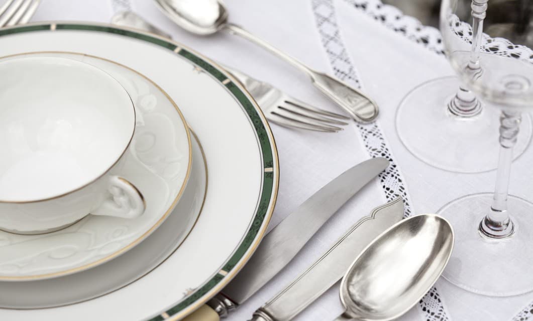 ¡Aprende las reglas básicas de etiqueta para usar utensilios!