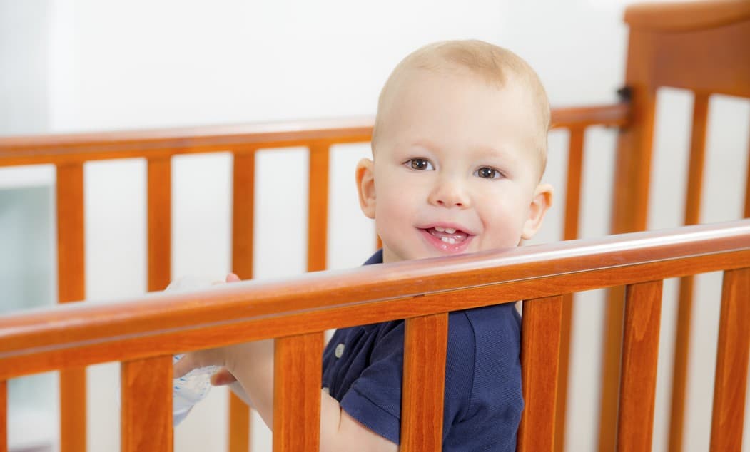 Cómo restaurar la cuna del bebé