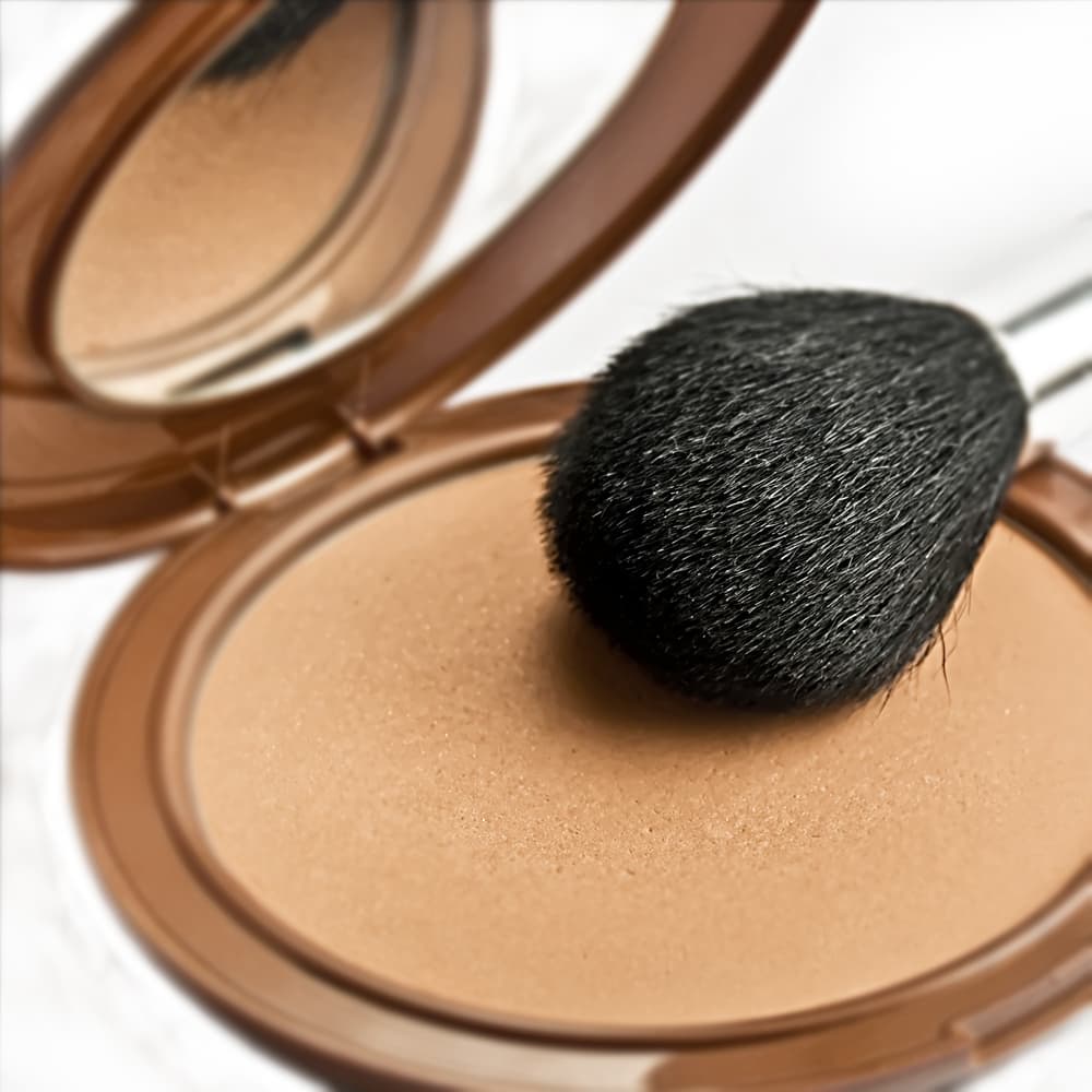 Cómo aplicar polvo bronceador
