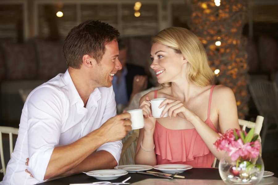 ¿Quieres seducirlo? Entérate cuál es la mejor forma según su signo