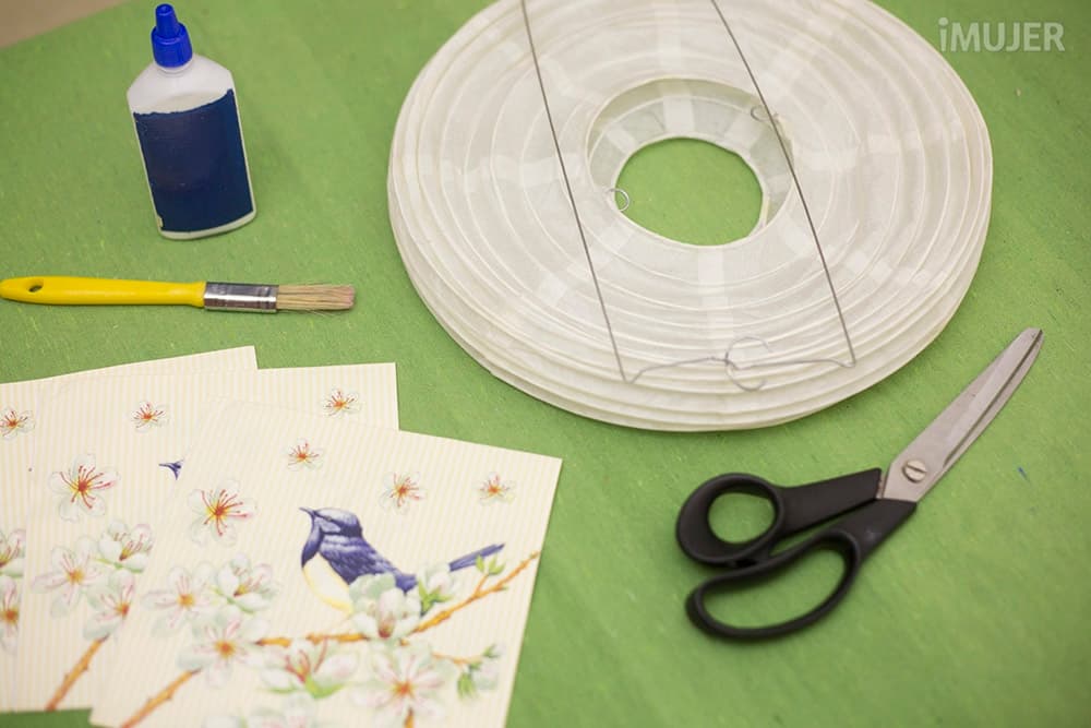 Cómo hacer una lámpara de papel con decoupage para decorar fácil
