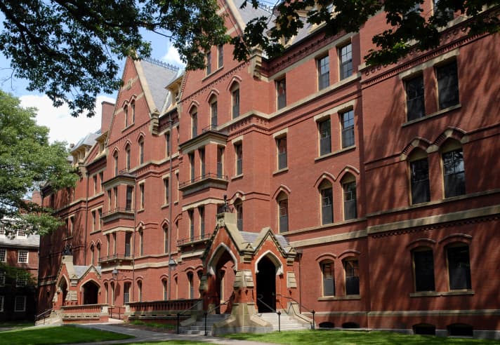 Tiene 17 años y ya conquista Harvard: conoce a Dafne Almazán, la niña prodigio