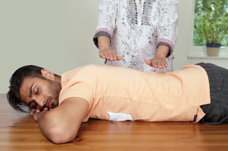 El reiki y sus beneficios para tratar el asma