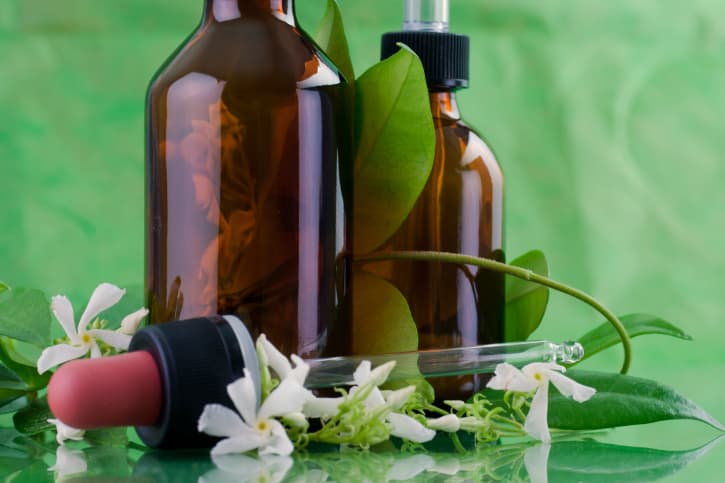 ¿Dolor de garganta? Alivia las molestias con este remedio casero a base de antibióticos naturales