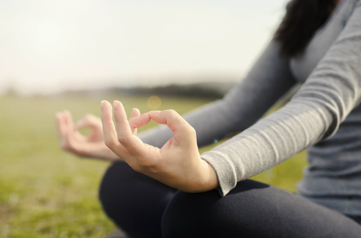 Esta es la postura correcta que debes tener para meditar