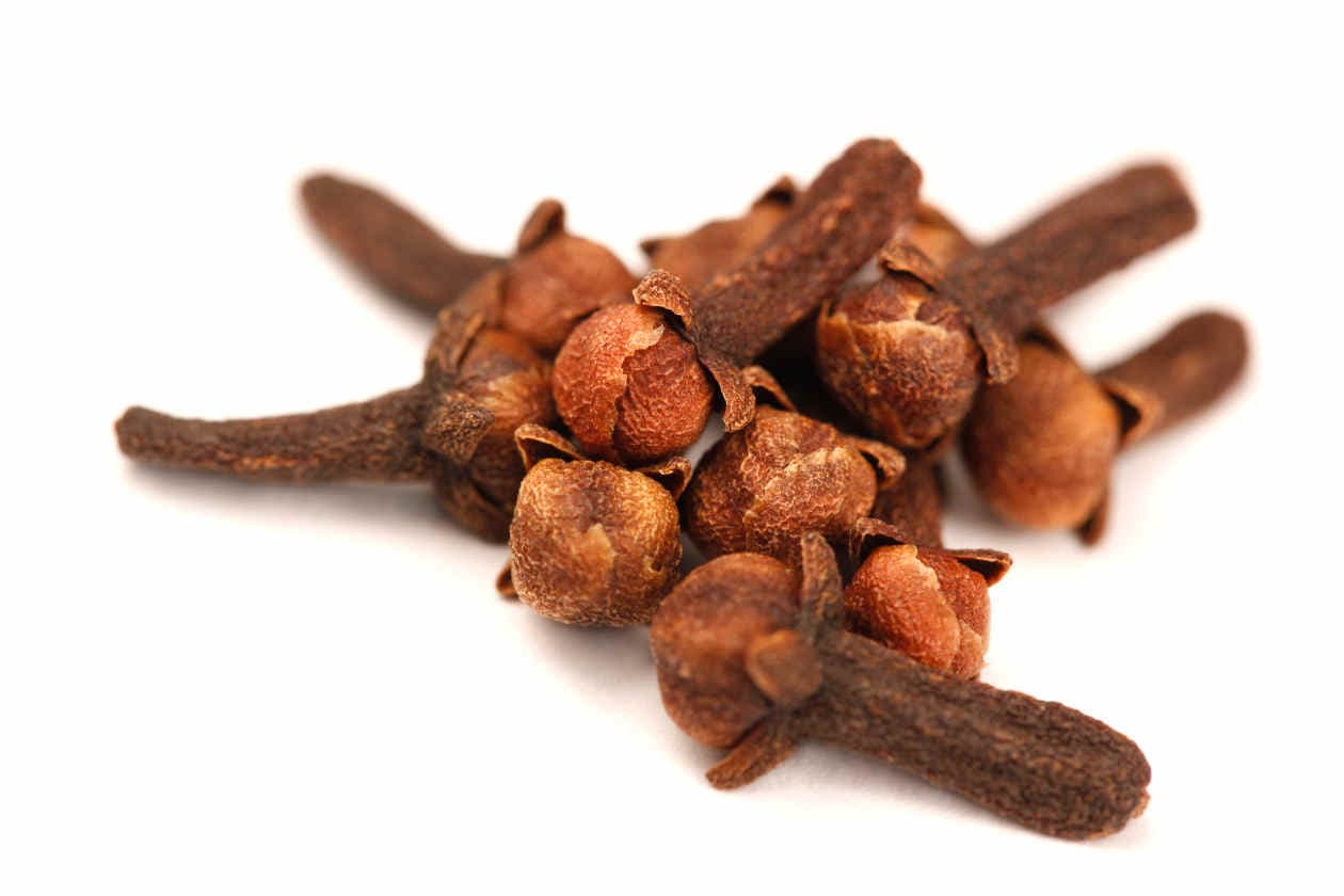 Para el dolor de muela: Clavo de olor y ajo