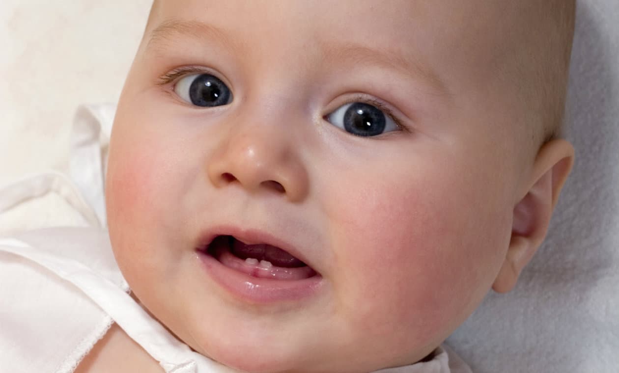 Los padres cometen un común y grave error cuando sus bebés están dentando