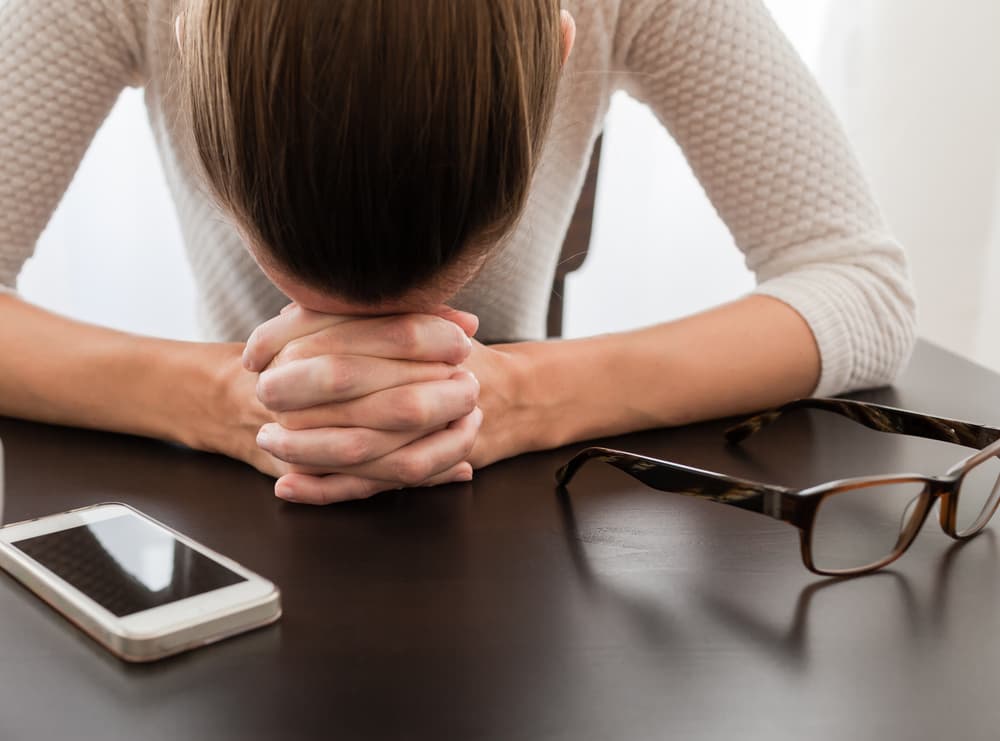 ¿Por qué tenemos que dejar de decirle a las mujeres que exageran su dolor? Los expertos lo explican