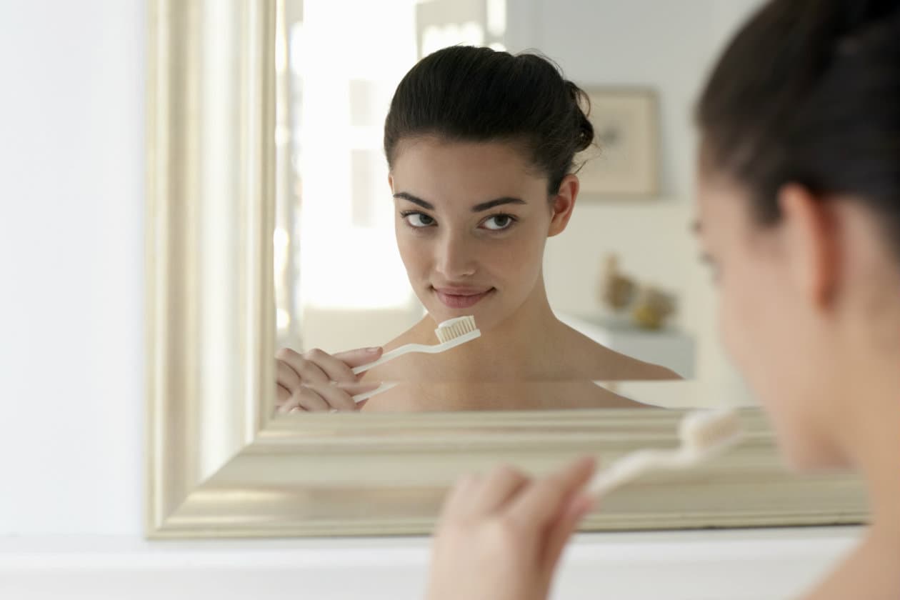 6 razones por las que deberías usar aceite de coco como pasta de dientes