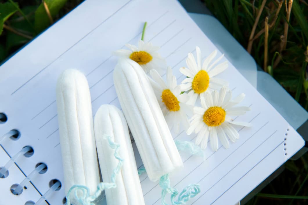 ¿Se puede combinar el uso de tampones con el DIU o con el anillo anticonceptivo?