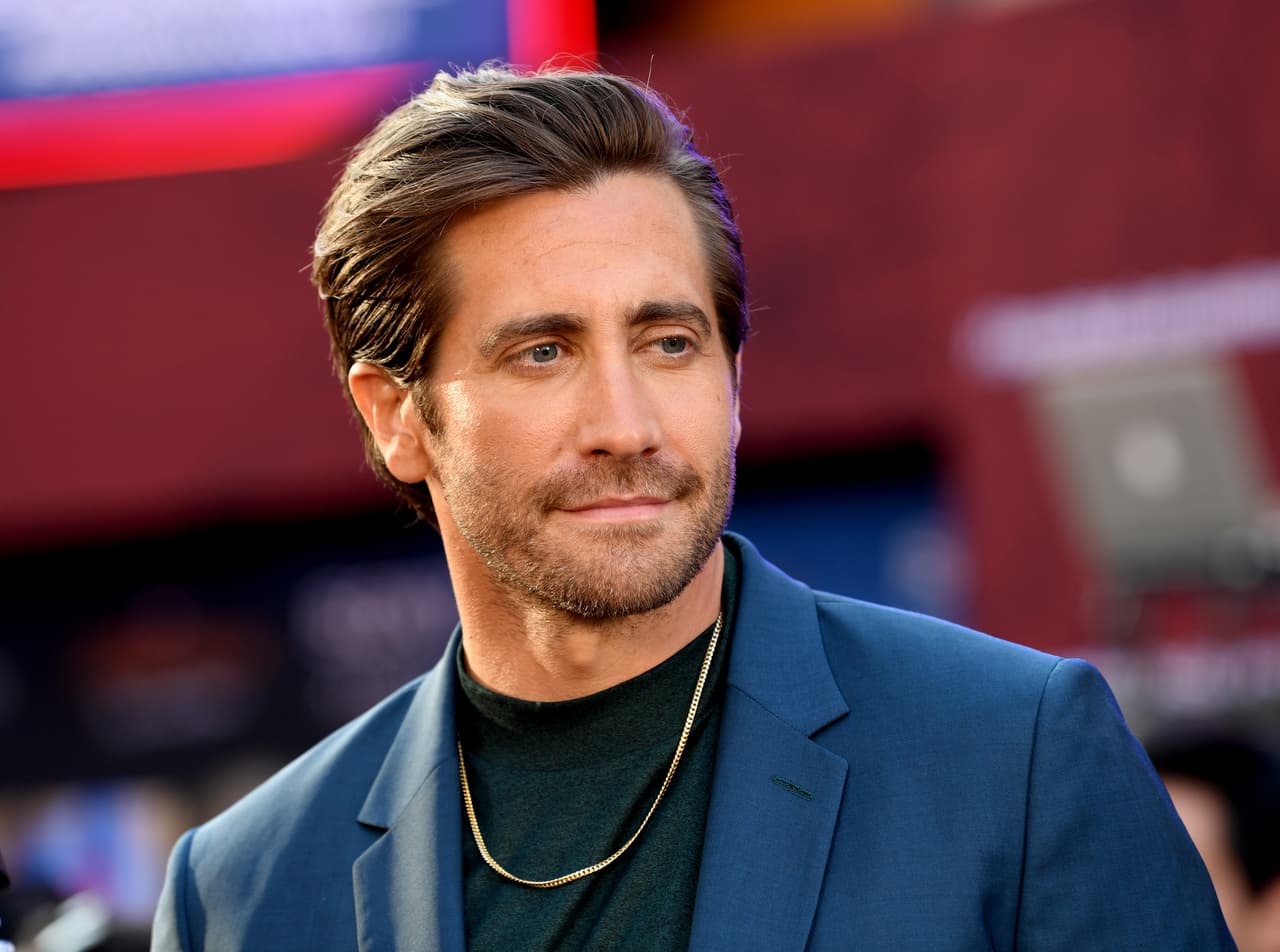Jake Gyllenhaal cree que bañarse diario no es necesario: expertos explican si tiene razón