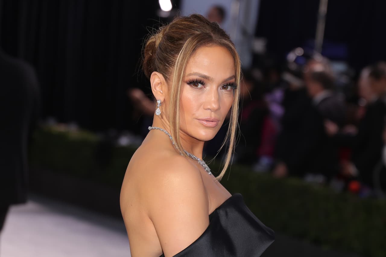 J.Lo compartió una selfie sin maquillaje, pero su mensaje va más allá de la belleza