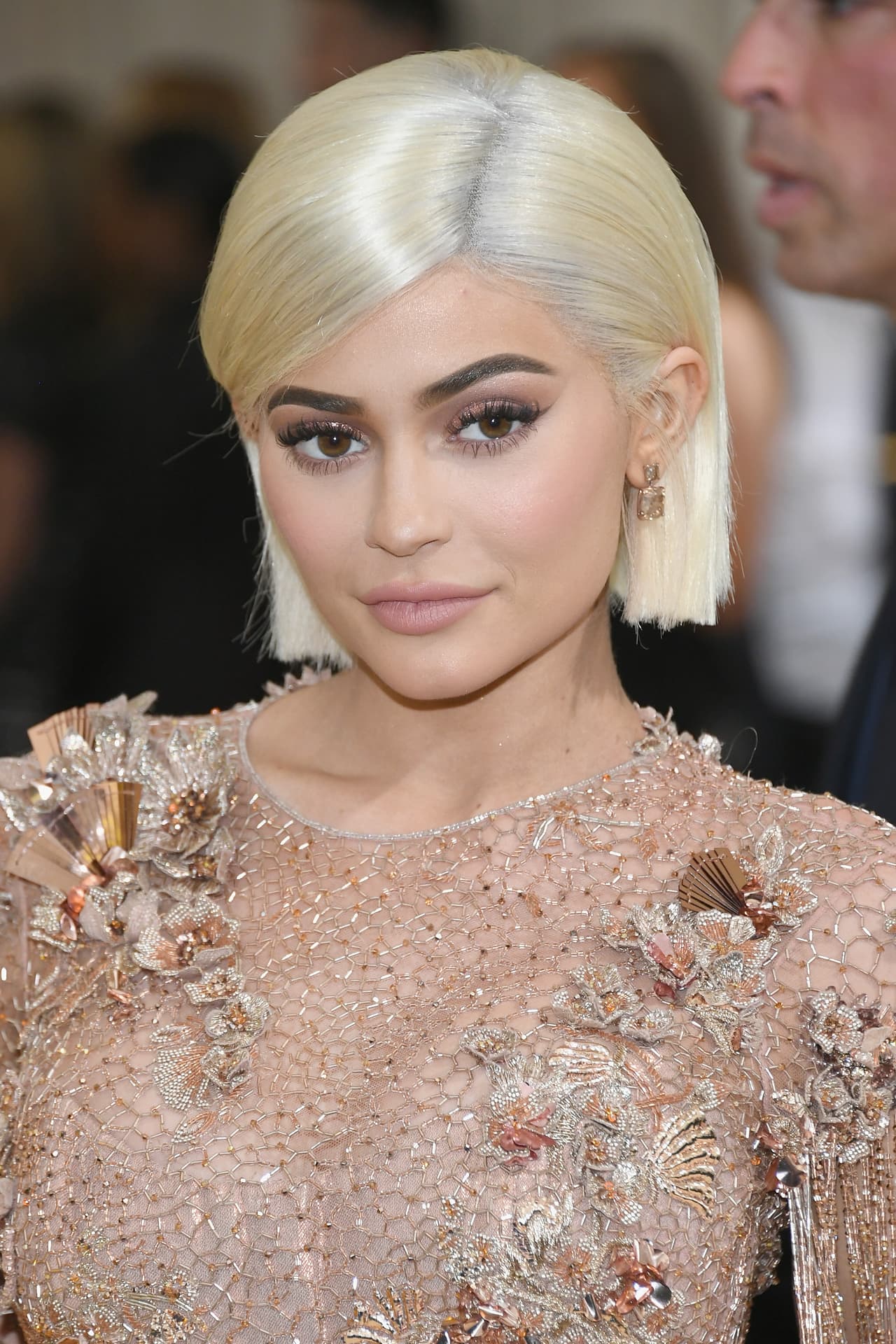 Kylie Jenner usó un vestido lleno de cristales perfecto para las fiestas de fin de año