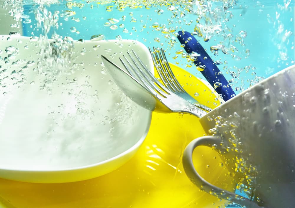 Lavar tus manos podría ser inútil: 5 errores que cometes en la cocina y deberías eliminar por tu bien