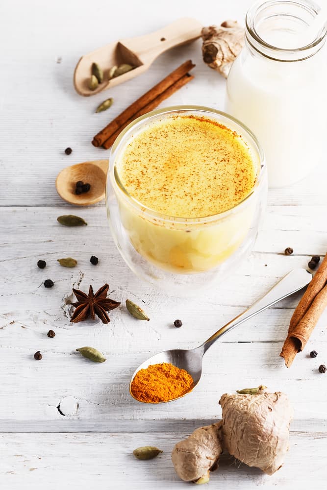 Descubre la leche dorada y las maravillas que puede hacer por tu cuerpo hoy