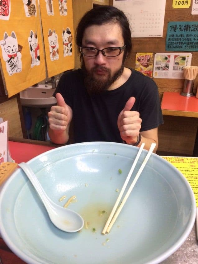 Una tienda en Japón ofrece RAMEN gratis a todo aquel que pase este curioso (y peligroso) desafío