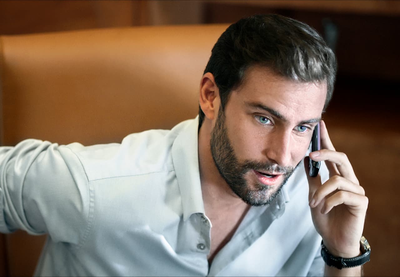 Fernando Guallar, el guapísimo actor que nos robó el aliento en 'Luis Miguel, la serie'