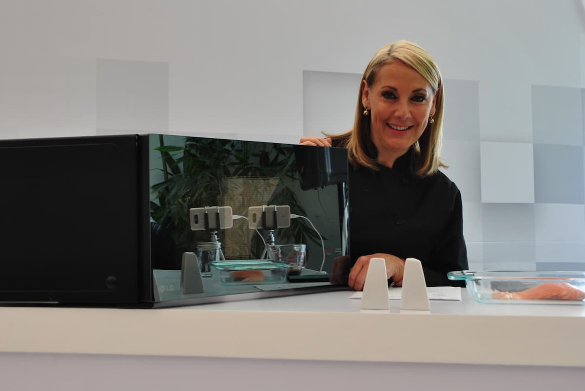 Aprende a preparar salmón con espárragos en el microondas Neo Chef con los tips de Many Muñoz